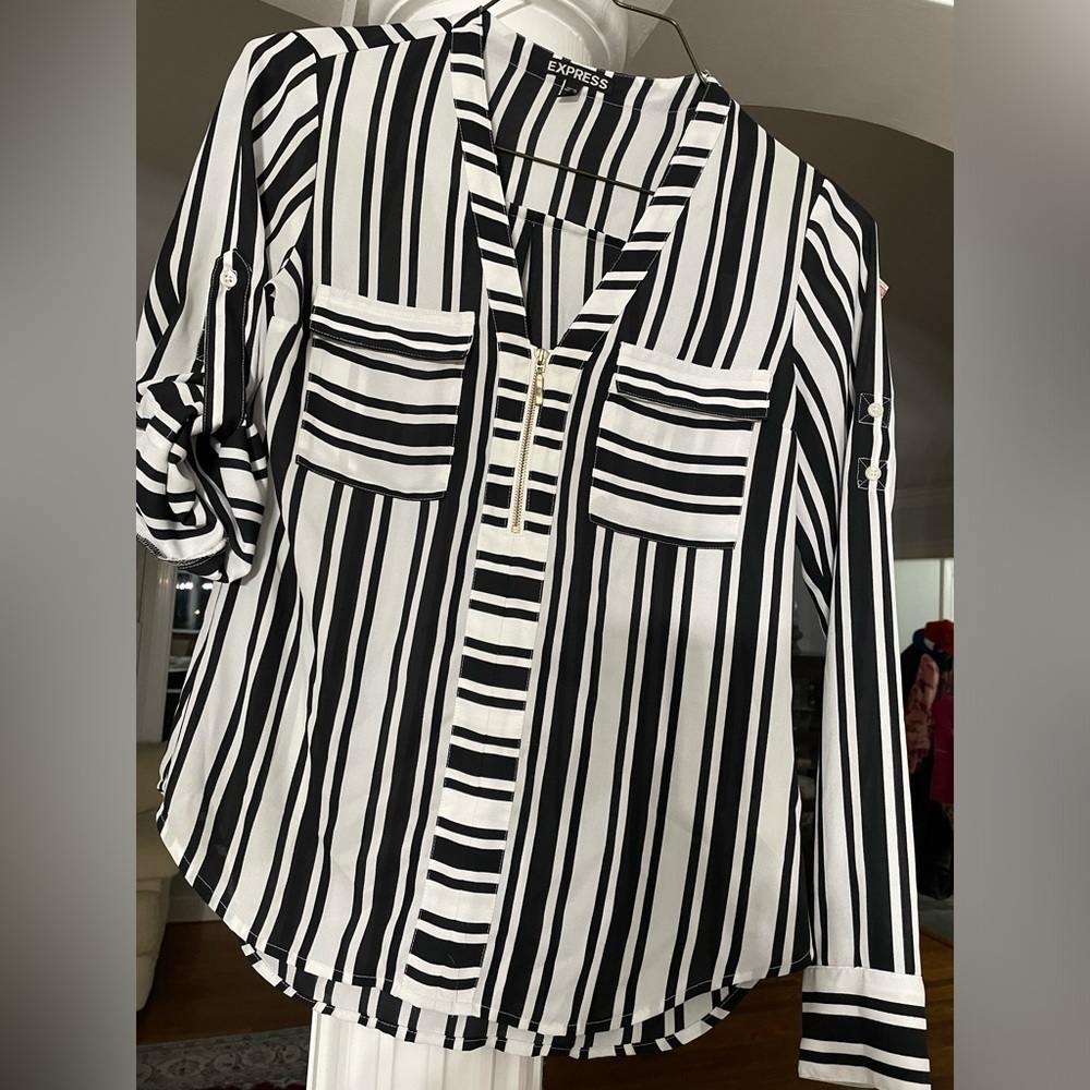 Express women. XS top blouse shirt, long sleeve. Black and white stripes